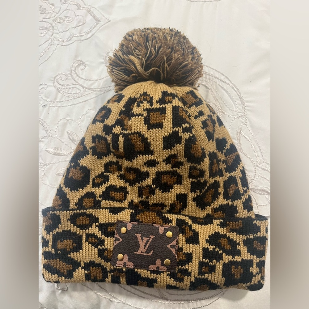 LOUIS VUITTON LEOPARD BEANIE (NEW)